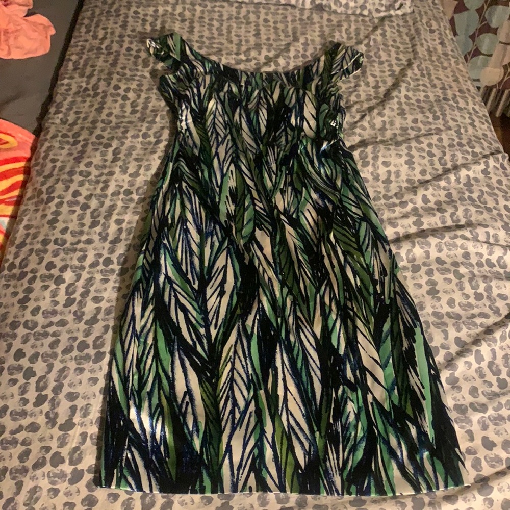 Very elegant dress perfect for formal events